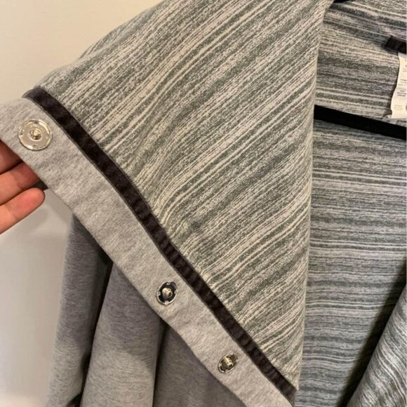 🔆lululemon wrap coat. Gray. Size 6. New condition. Can be worn open or sn… - Picture 9 of 10